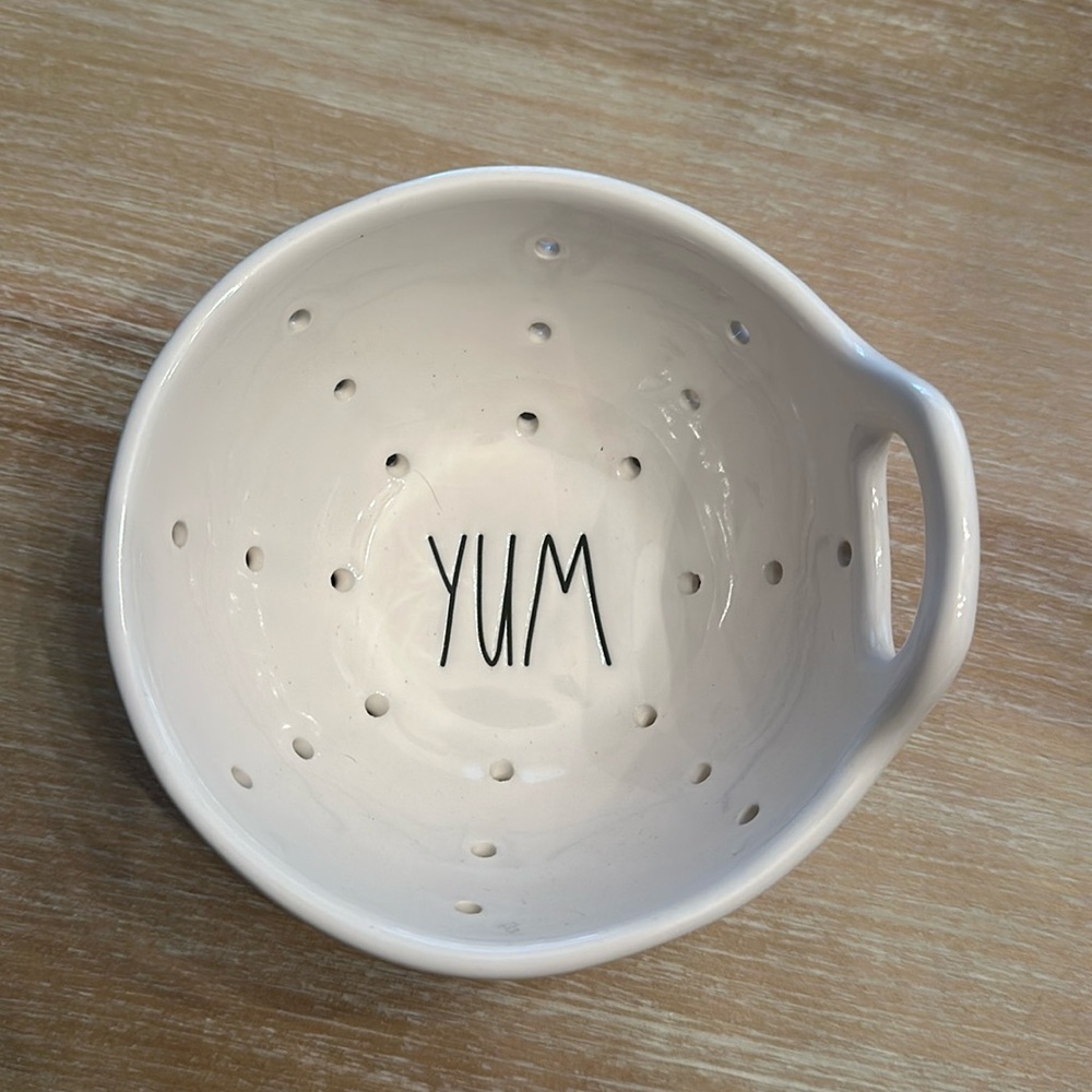 Rae Dunn YUM mini colander